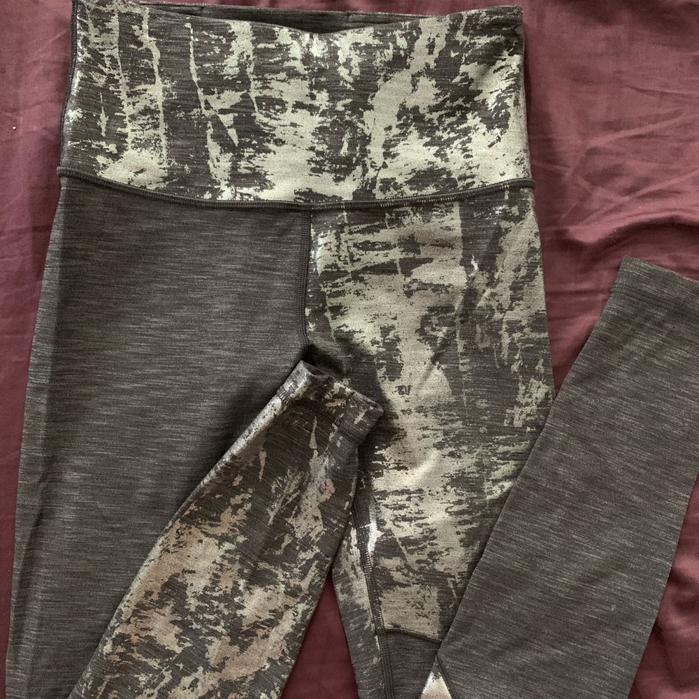 28” Lululemon Wunder Under Leggings